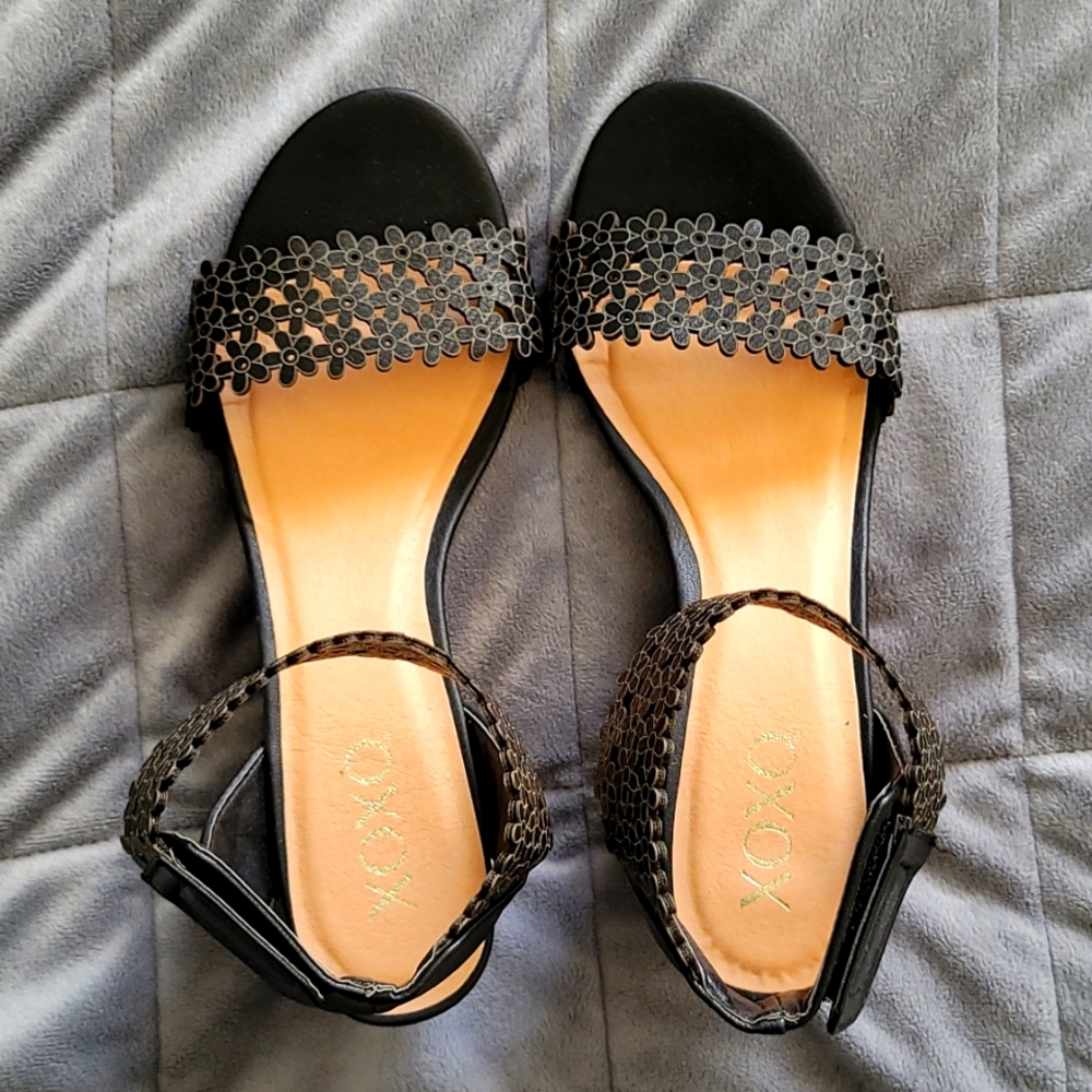XOXO black wedges